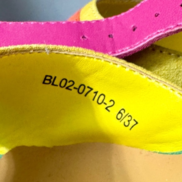 🌈 Rainbow Platform Heels - Picture 8 of 10